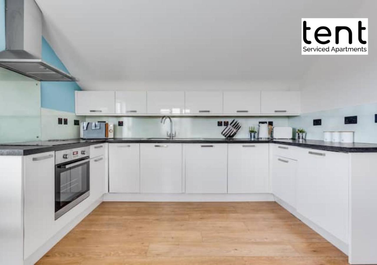 Stylish 1 Bed Apt , Central , Pkg, Perfect For Long Stays Egham Exterior photo