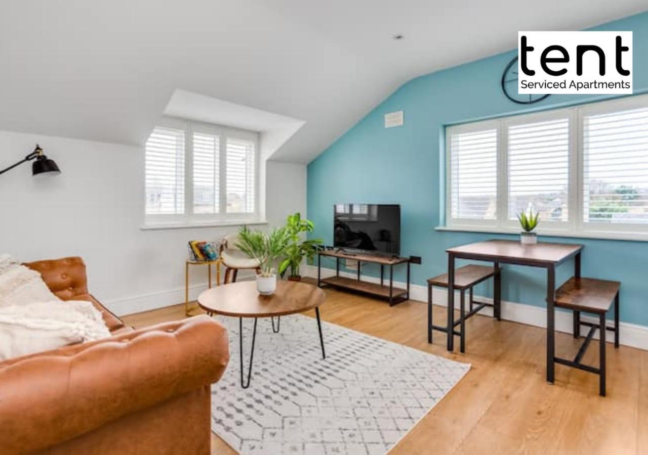 Stylish 1 Bed Apt , Central , Pkg, Perfect For Long Stays Egham Exterior photo